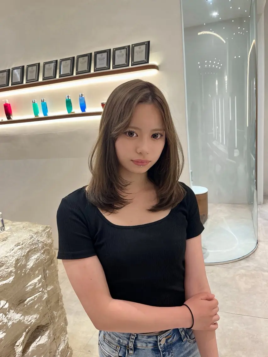 ミディアム くびれヘア 顔まわりレイヤー 韓国風ヘア くびれレイヤー レイヤーカット カット ヘアカラー トリートメント レイヤー似合わせ 透明感カラーりきやのヘアスタイル