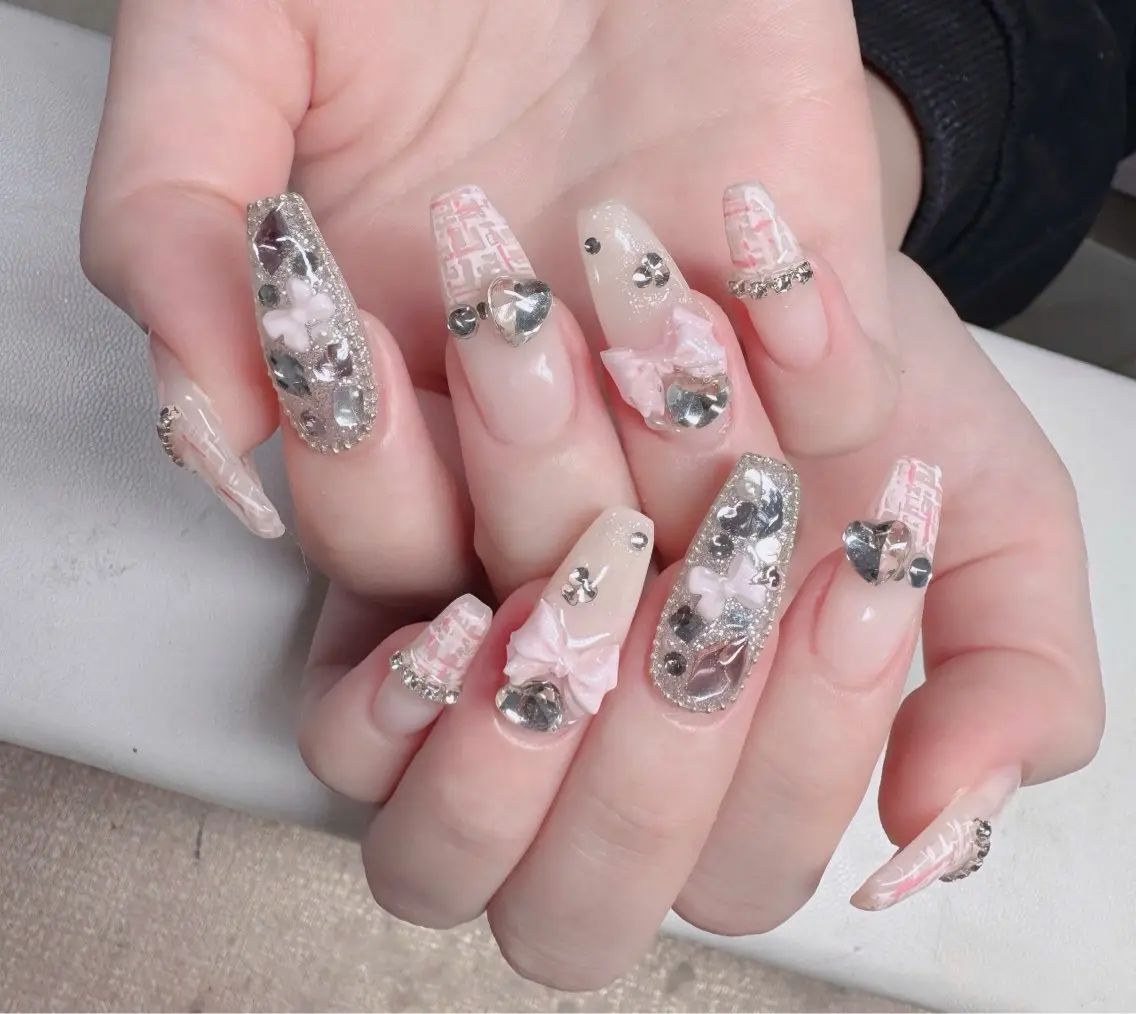 ネイル フレンチネイル ジェルネイル ガラスフレンチ ハロウィン ハート ハンドネイル H.baby Nail Salonのネイルデザイン