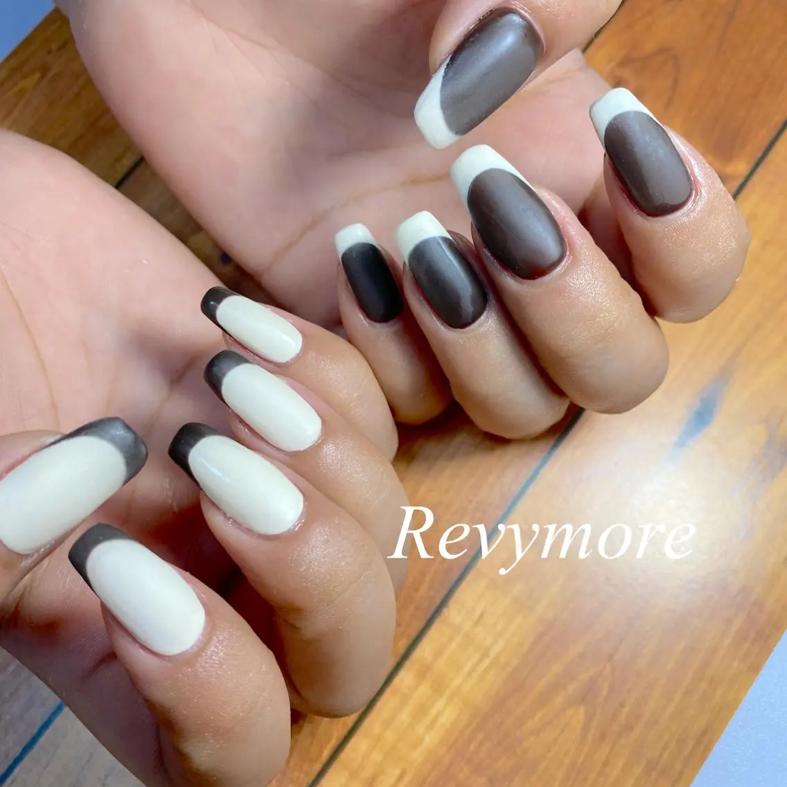 ミディアム ネイル ブラウン フレンチネイル ジェルネイル マットネイル ニュアンスネイル nail salon Revymoreのネイルデザイン