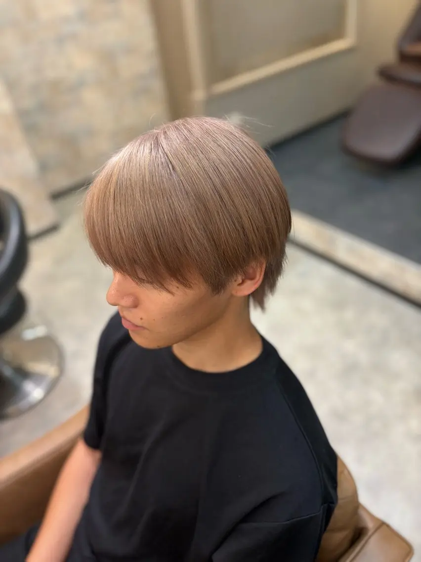 ショート カラー メンズ ベージュカラー ミルクティーベージュ ショートヘア ヘアカラー 岡本 恋樺のヘアスタイル