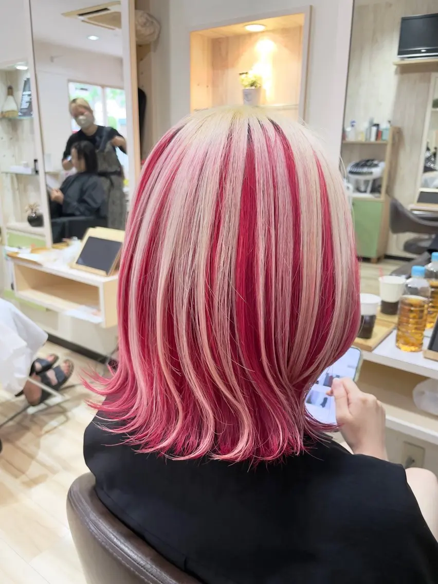 ミディアム カラー ブリーチ ブロンド デザインカラー レッドカラー 🌈派手髪ハイトーン 🌈鈴木亮太🌈のヘアスタイル