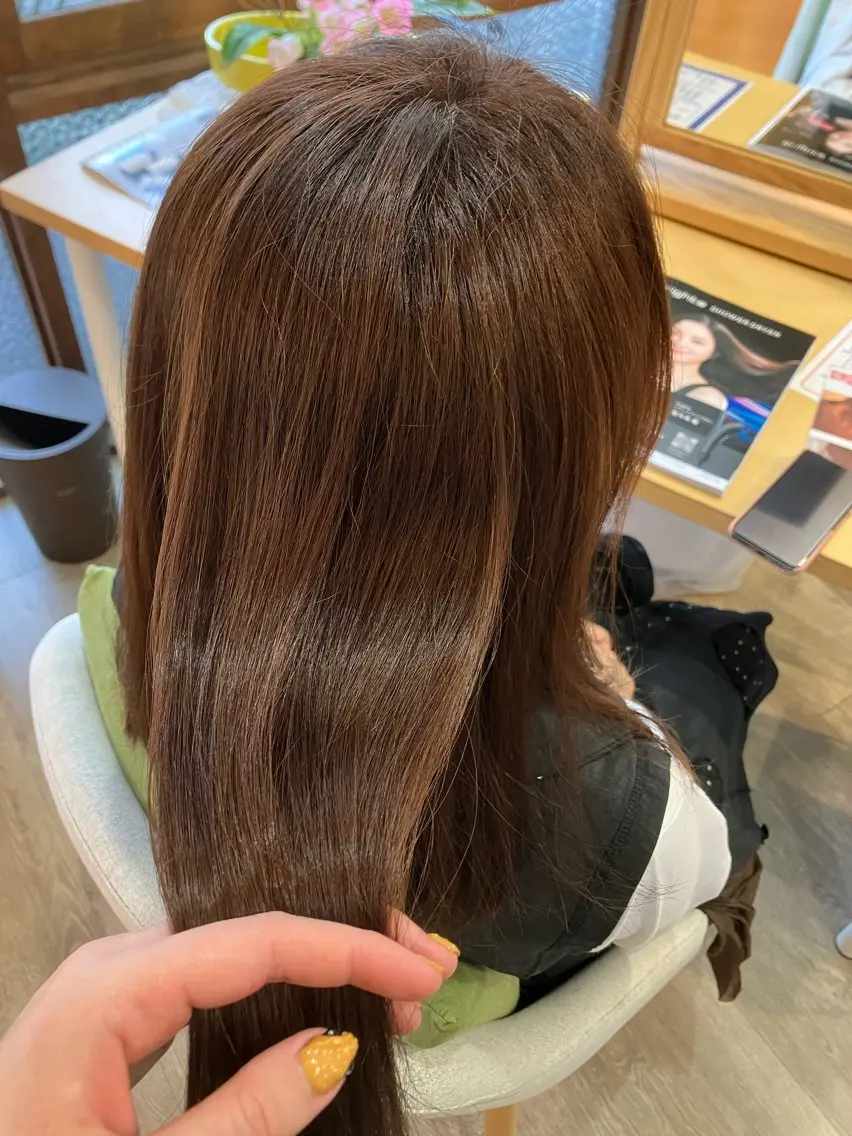 セミロング カラー ブラウンカラー オレンジ オレンジブラウン ヘアカラー カット・ストレート モデルBAGUS凜華のヘアスタイル