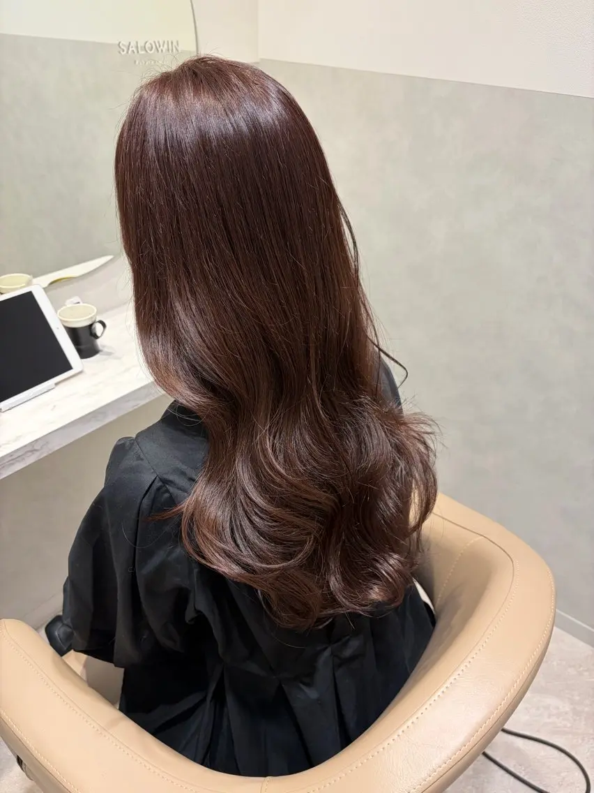 ロング ラベンダーベージュ カット ヘアカラー トリートメント AYANO ／レイヤー／オリーブのヘアスタイル