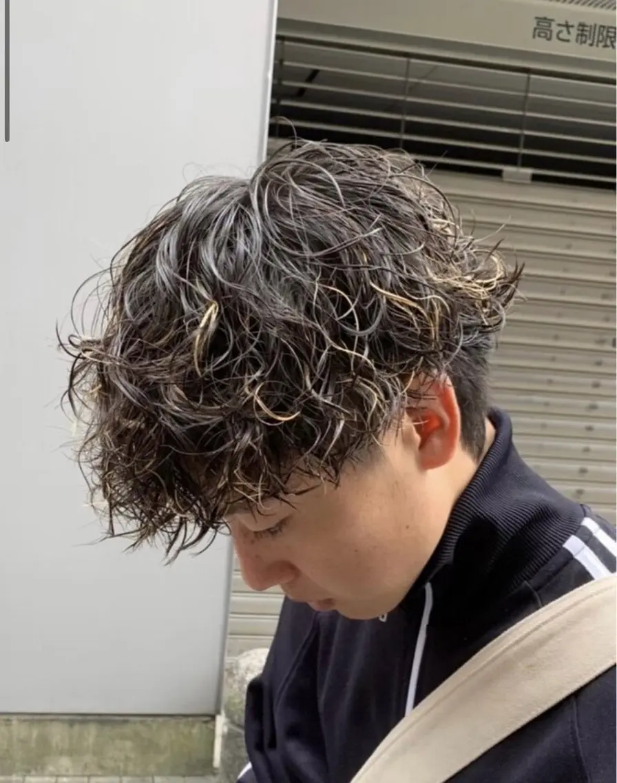 パーマ メンズ カット パーマ トリートメント ヘッドスパ ヘアセット メンズ特化モテヘア 🌙Nanakaの眉毛・アイブロウイメージ