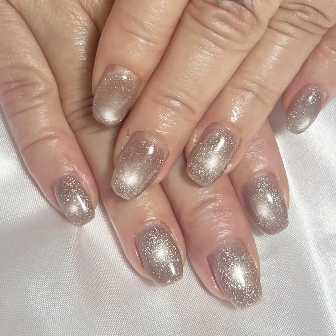 ネイル フラッシュネイル フラッシュマグ ハンドネイル LAVISH sakiのネイルデザイン