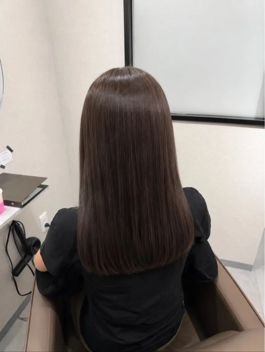 ロング カット ヘアカラー トリートメント 黒木日那/髪質改善/ グレージュ/レイヤーのヘアスタイル