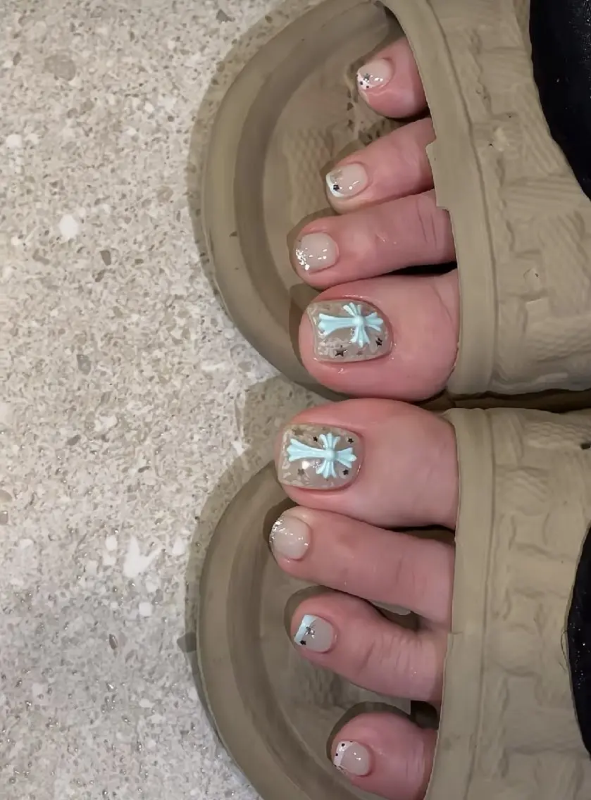 ネイル 氷ネイル・うるうるネイル マットネイル ニュアンスネイル リボン 夏ネイル フットネイル rina nailのネイルデザイン