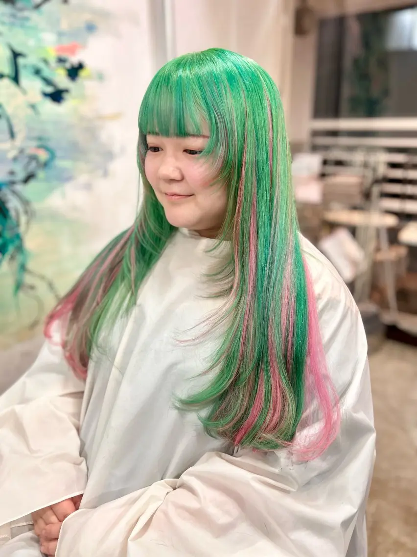 ロング 顔まわりレイヤー 顔周りカット レイヤーカット ロング ヘアカラー 🤎指名No.1原宿 表参道coii日向花のヘアスタイル