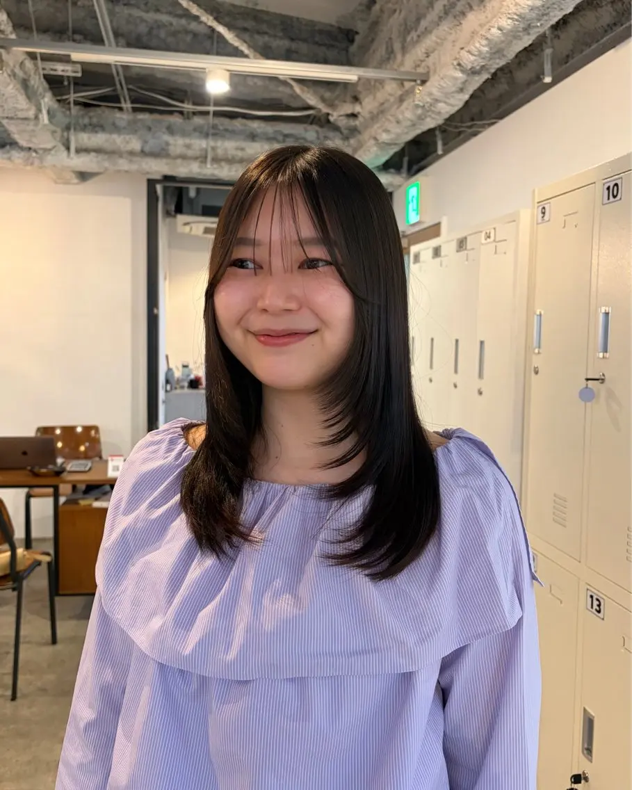 ミディアム 伸ばしかけ レイヤーカット カット ヘアカラー 🧣misaki 🧣のヘアスタイル