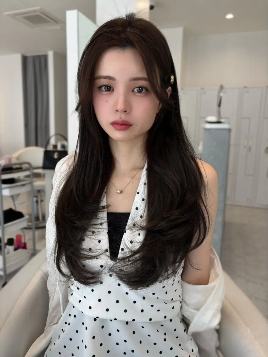 ロング カラー ブラウンカラー オリーブブラウン レイヤーカット カット ヘアカラー トリートメント レイヤーカット🎀 kanaのヘアスタイル