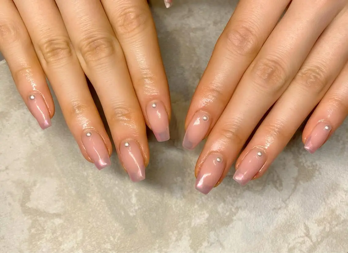 ネイル オーロラネイル フレンチネイル Lino+ ネイル&よもぎ蒸しのネイルデザイン