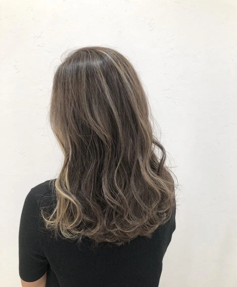 バレイヤージュ(ハイライト)+カット+トリートメント🌈の写真
