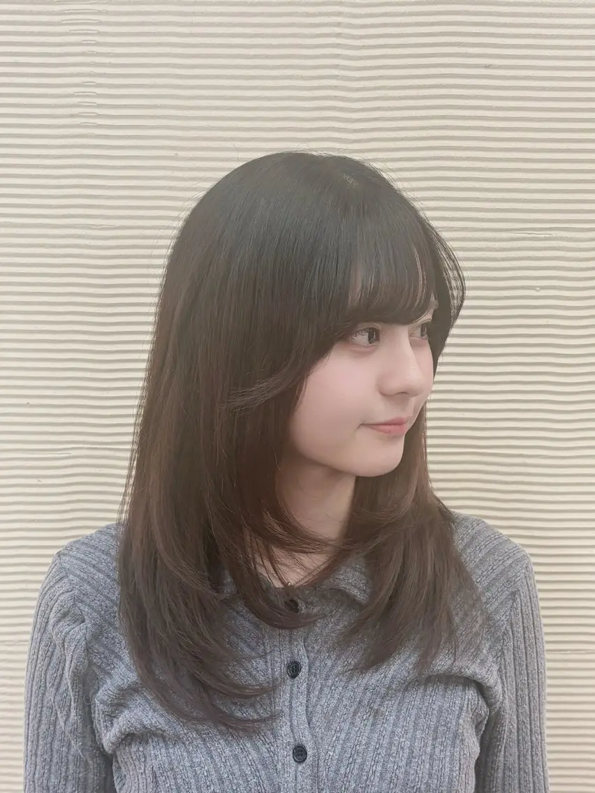 ロング 顔まわりレイヤー 顔周りカット レイヤーカット カット 細田 舞乃のヘアスタイル