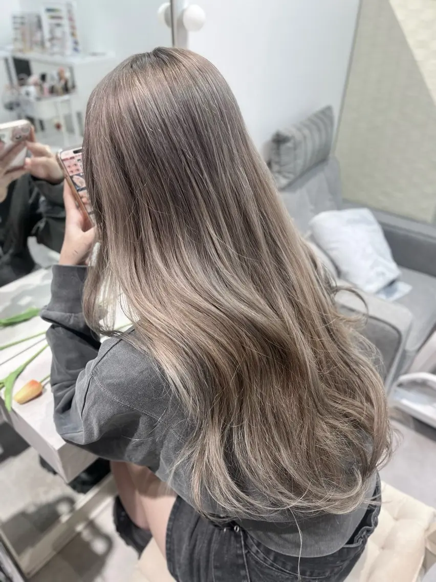 ロング カラー 透明感カラー 八尾 幸那のヘアスタイル