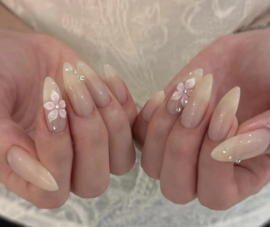 ネイル オーロラネイル チークネイル ドット フレンチネイル ジェルネイル ハンドネイル Floria nail salonのネイルデザイン