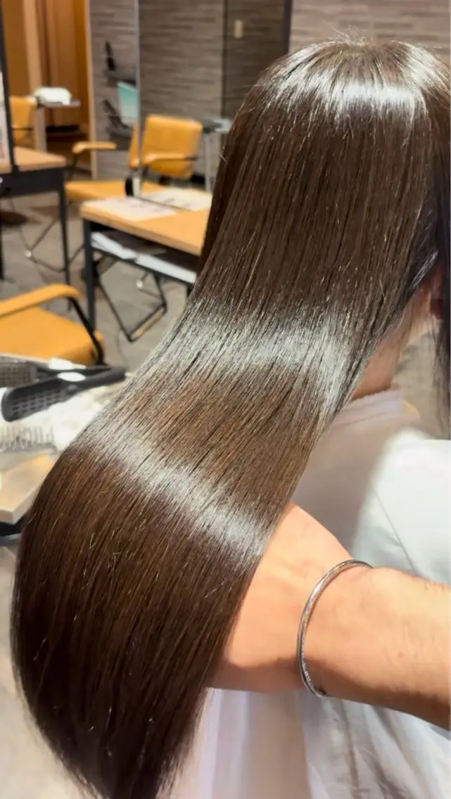 ロング カット ヘアカラー 縮毛矯正 尾崎 優也のヘアスタイル