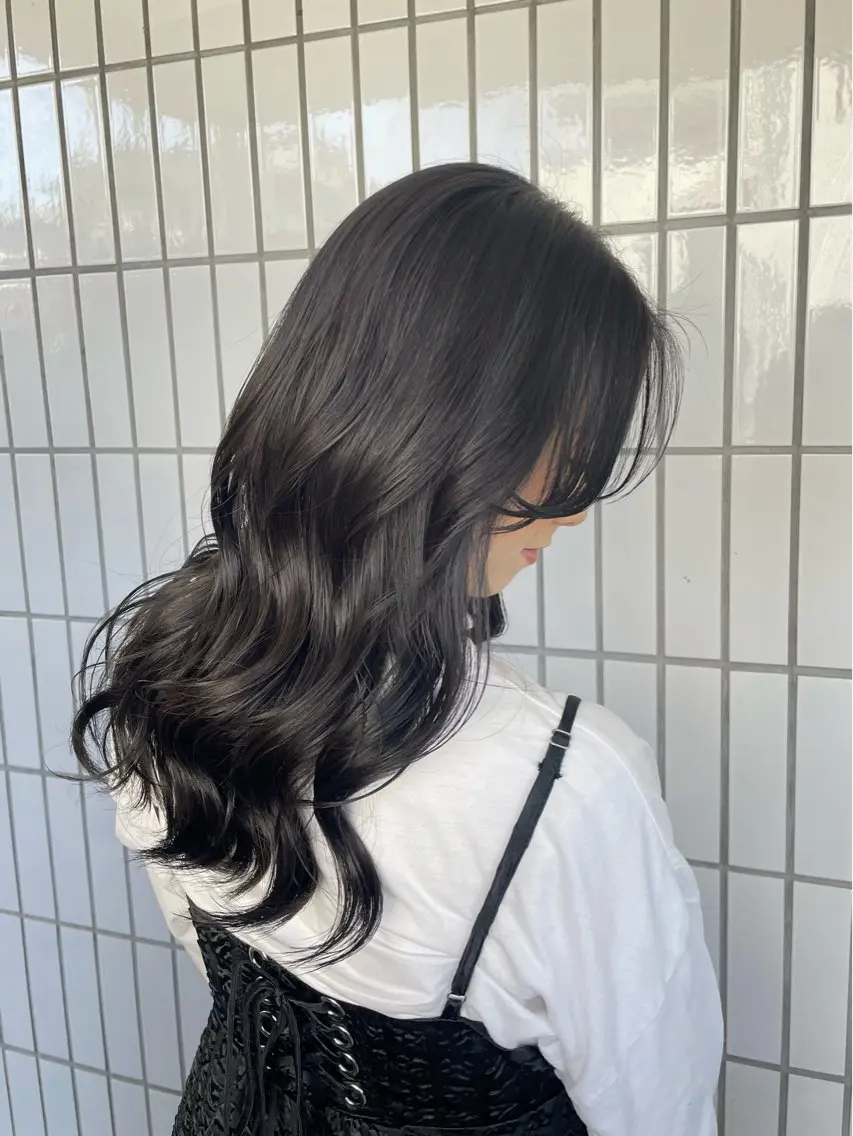 セミロング カラー 黒髪 ブルーカラー ブルーブラック 透明感カラー カット ヘアカラー トリートメント 透明感/ハイライト 🌺MOMOKAのヘアスタイル