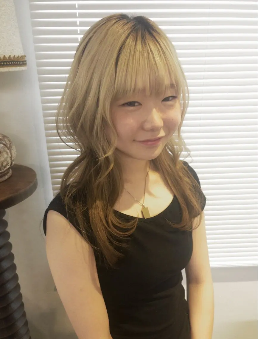 セミロング kosoraレイヤー ハイトーン/デザインのヘアスタイル