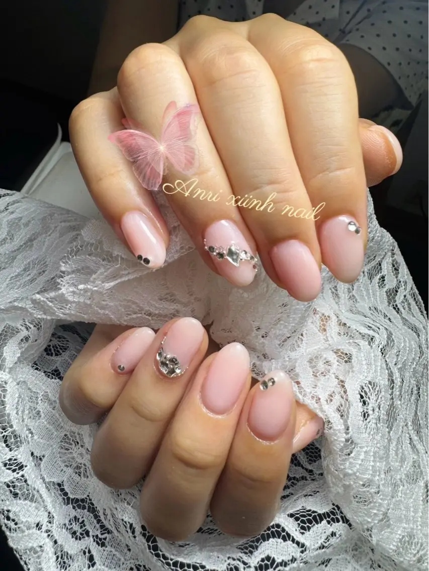 ネイル チークネイル 長さ出し フットネイル ジェルネイル 卒業式 𝓐𝓷𝓻𝓲 XiinhNailのネイルデザイン