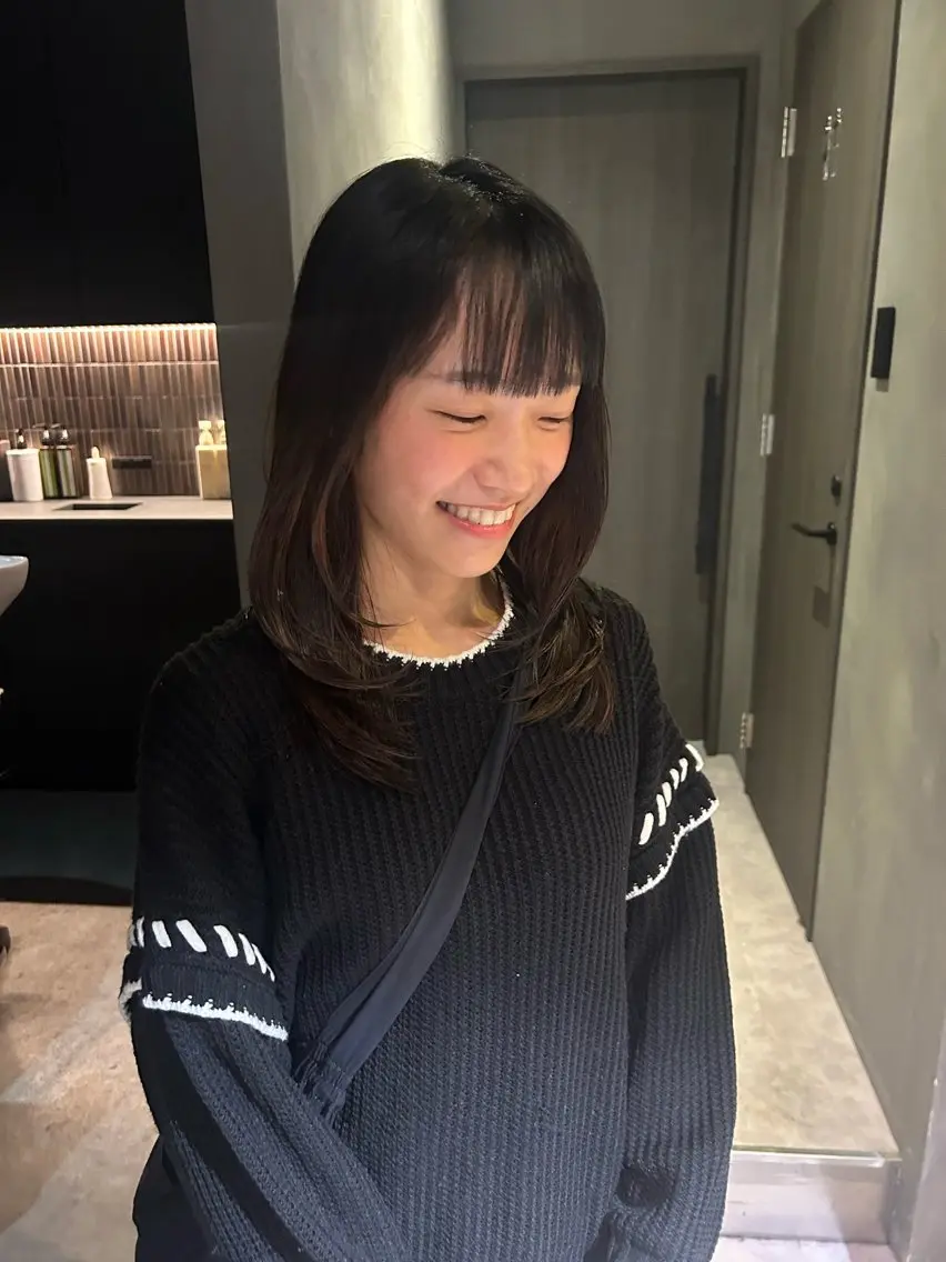 セミロング レイヤーカット 山本 夏樹のヘアスタイル