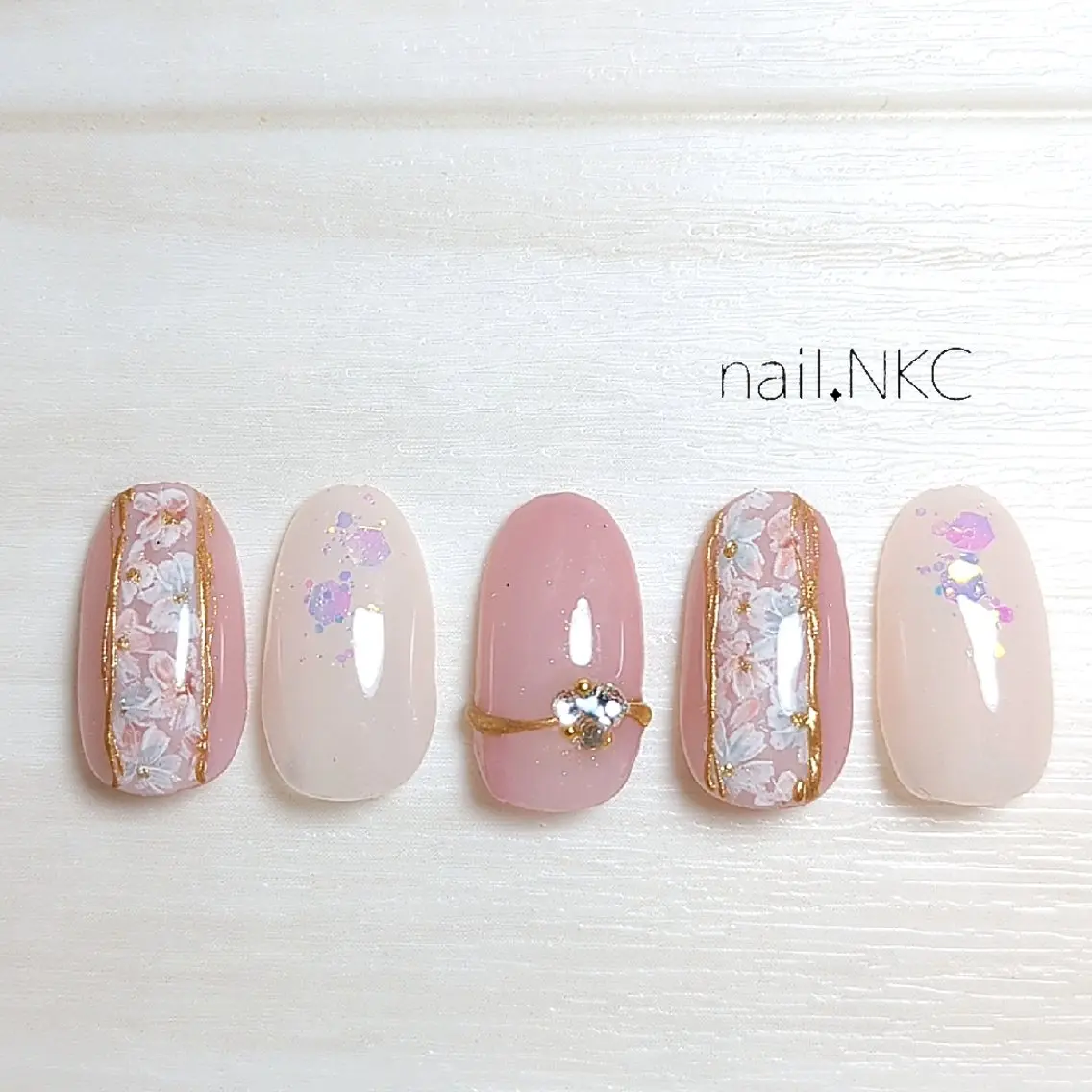 ネイル フラワーネイル ハンドネイル nail.NKC ネイルエヌケーシーのネイルデザイン