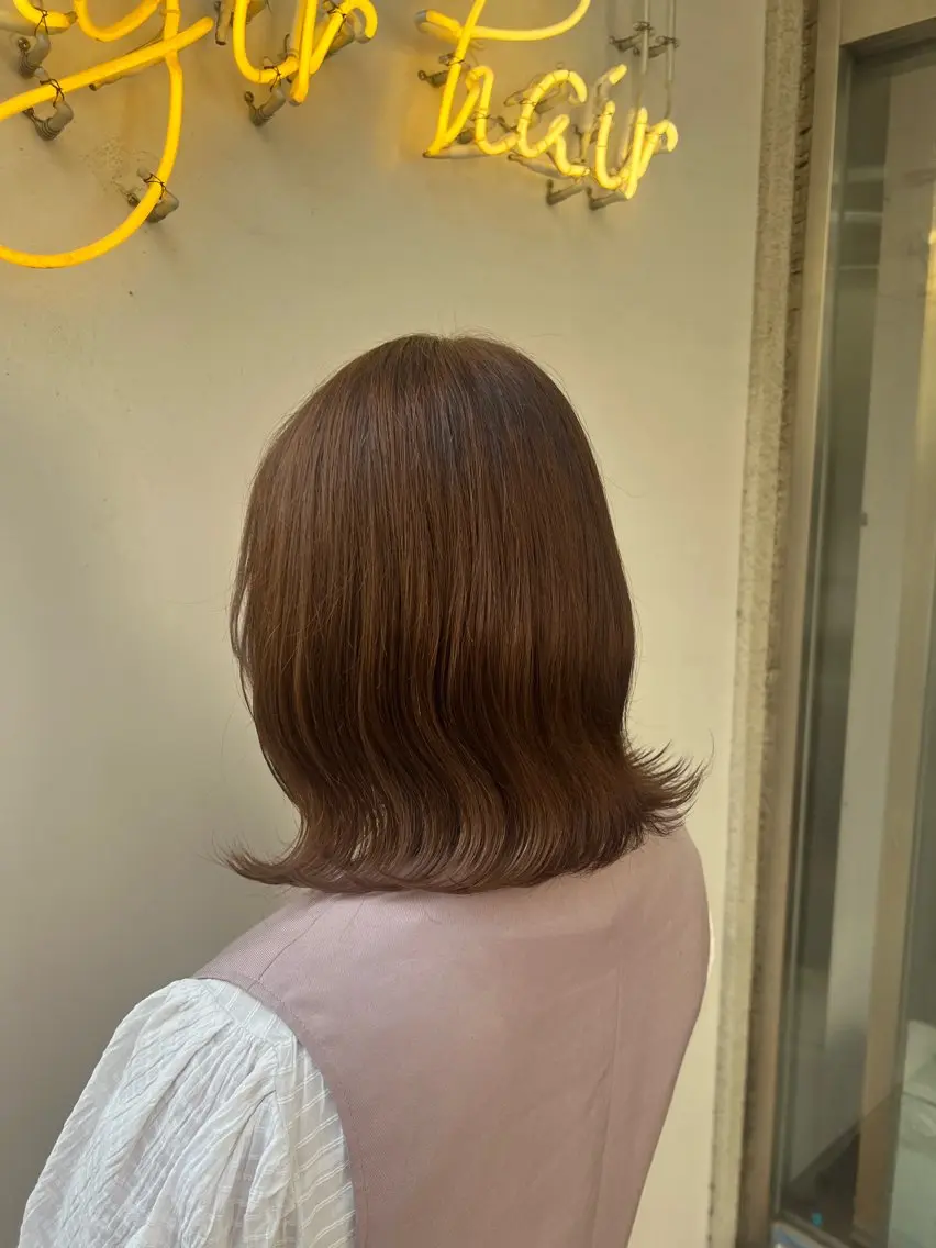 ミディアム カット ヘアカラー 🩷艶カラー 🧡💛リサ🫧のヘアスタイル
