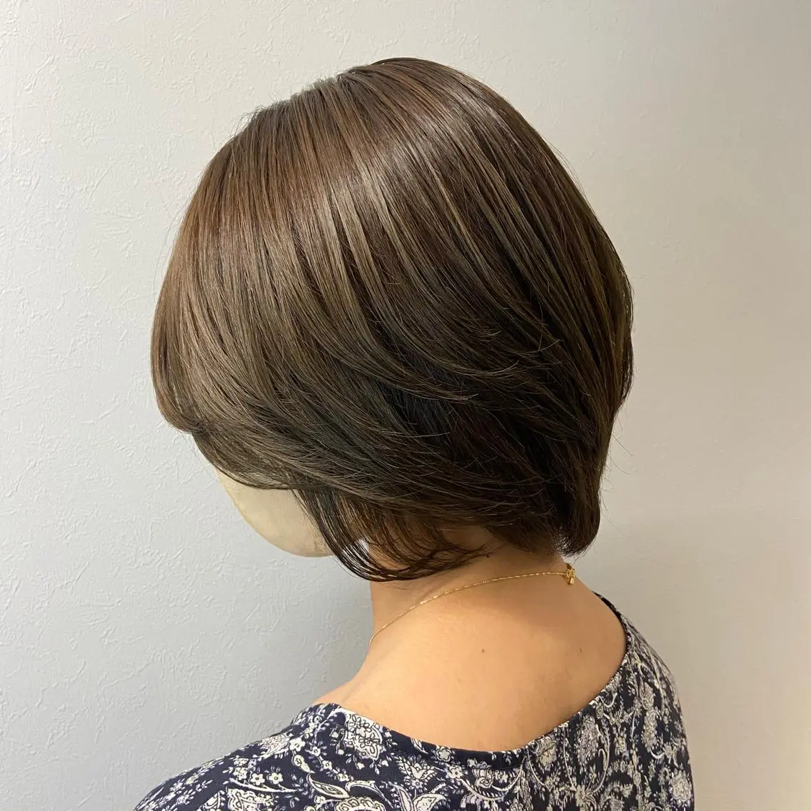 ショート カラー ベージュカラー ブラウンカラー オリーブベージュ オリーブブラウン オリーブカラー natsumi / N°ariaのヘアスタイル