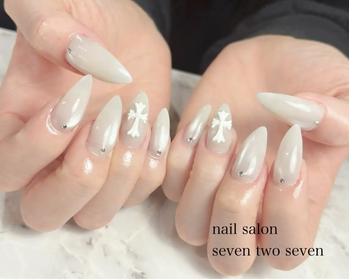 ネイル ストーンネイル ハンドネイル 727 nailのネイルデザイン
