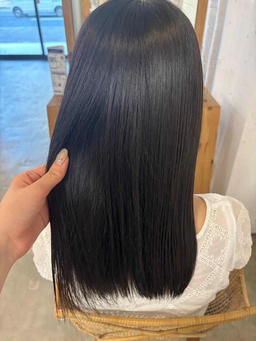 カラー ダークグレー ダークグレージュ グレージュ ヘアカラー 古永 実優のヘアスタイル