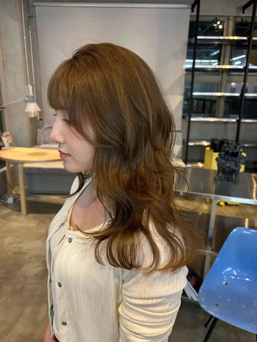 ロング トクザト アイニのヘアスタイル
