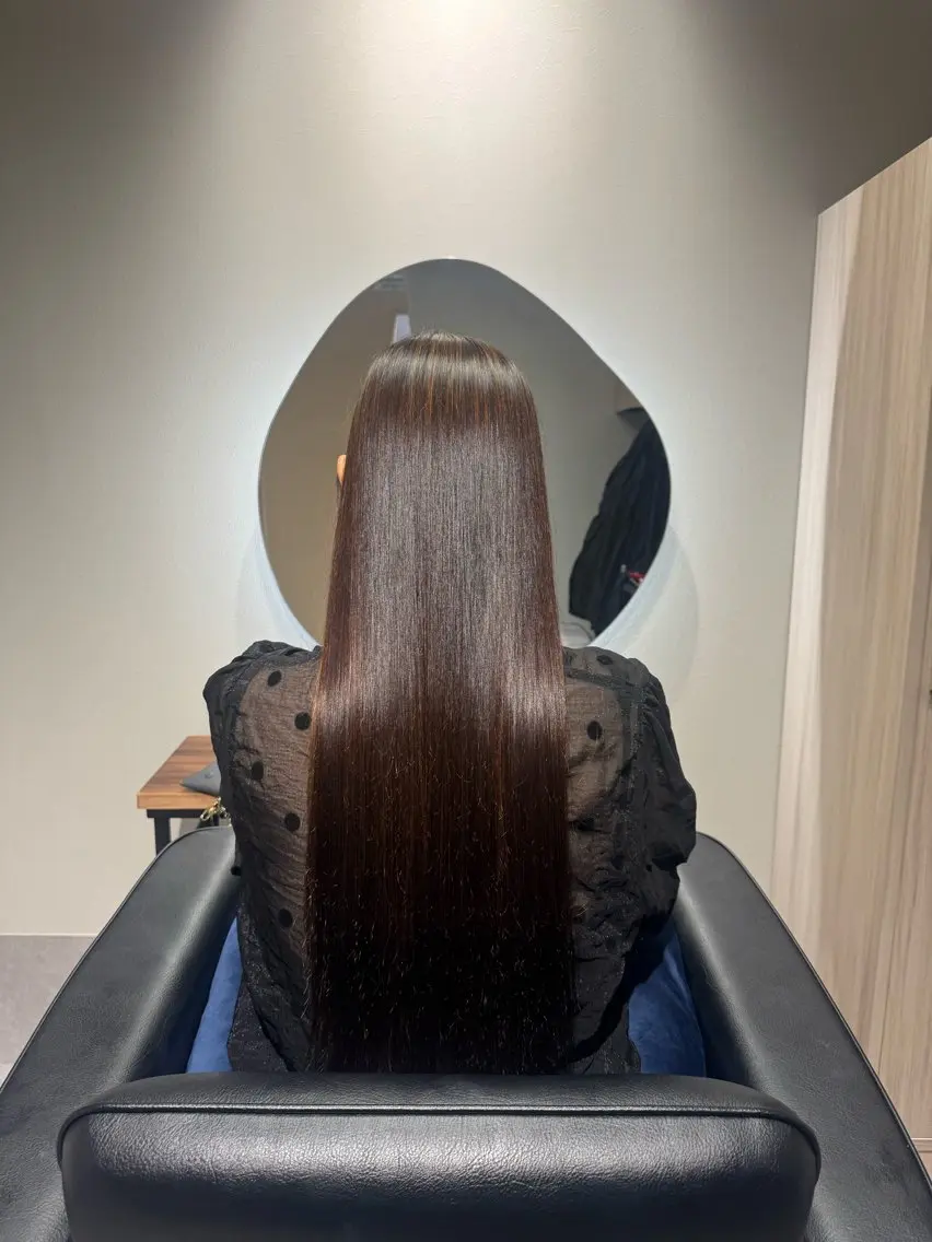ロング NAVY 橋本心 縮毛矯正のヘアスタイル
