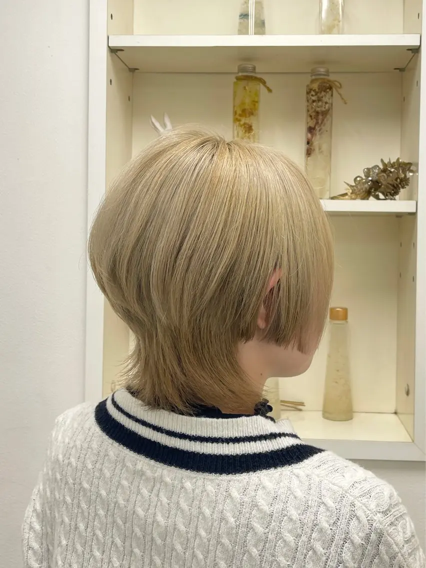 ショート レイヤーカット ショートヘア ウルフカット ウルフレイヤー カット ヘアカラー トリートメント 藤原 亜美🤍のヘアスタイル