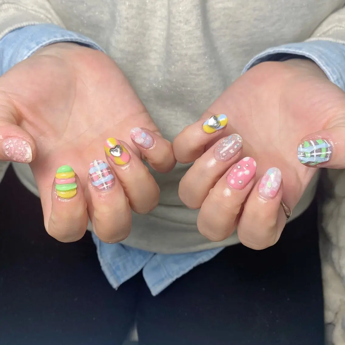 ネイル チークネイル フレンチネイル ジェルネイル ガラスフレンチ キラキラネイル ハンドネイル UM Nail Salonのネイルデザイン