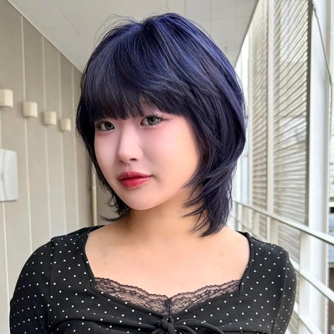ショート カラー ヘアアレンジ ブリーチ ブルーカラー ネイビーカラー トリートメント ヘアカラー トリートメント 💙韓国レイヤー 寒色カラー💙のヘアスタイル