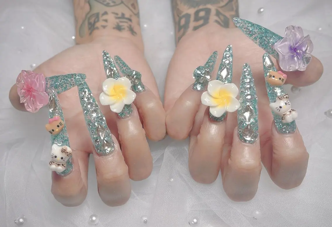 ネイル フラッシュネイル フットネイル フレンチネイル ジェルネイル マグネットネイル ハンドネイル ハイン ネイルのネイルデザイン