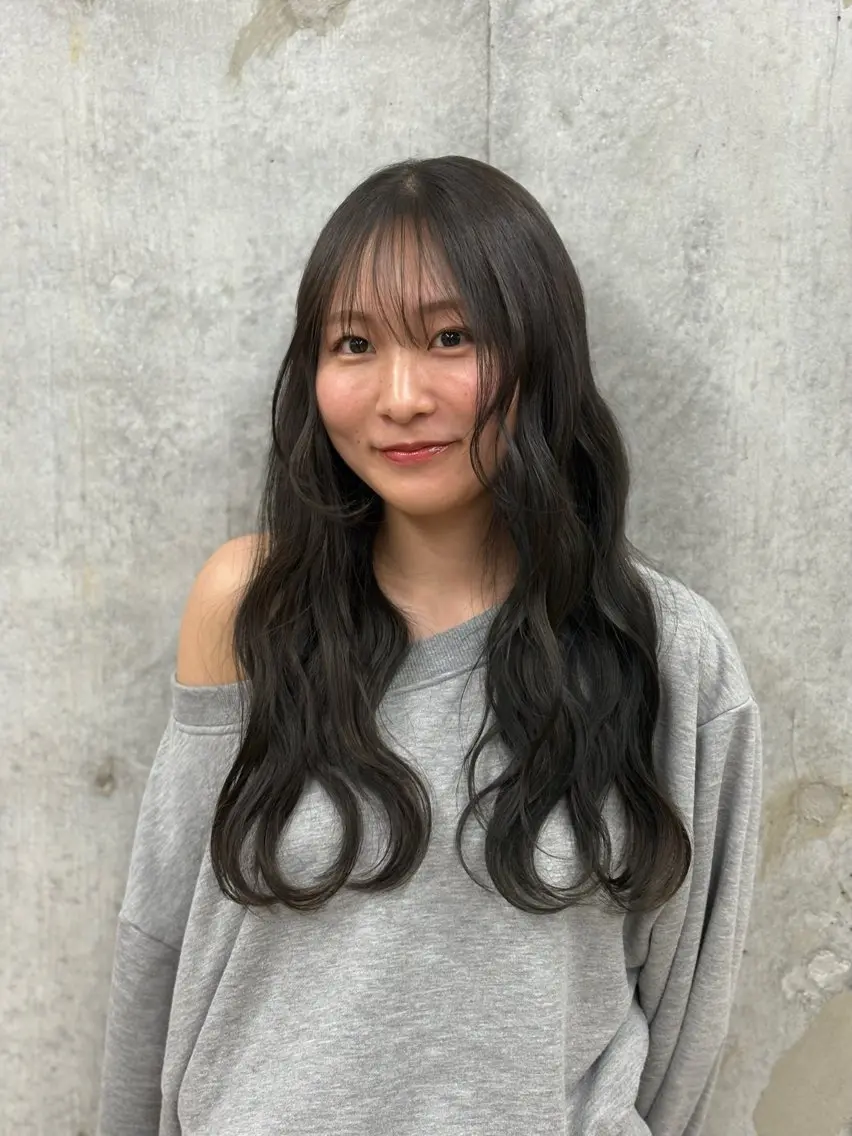 ロング カラー オリーブグレー ami /yuutenjiのヘアスタイル