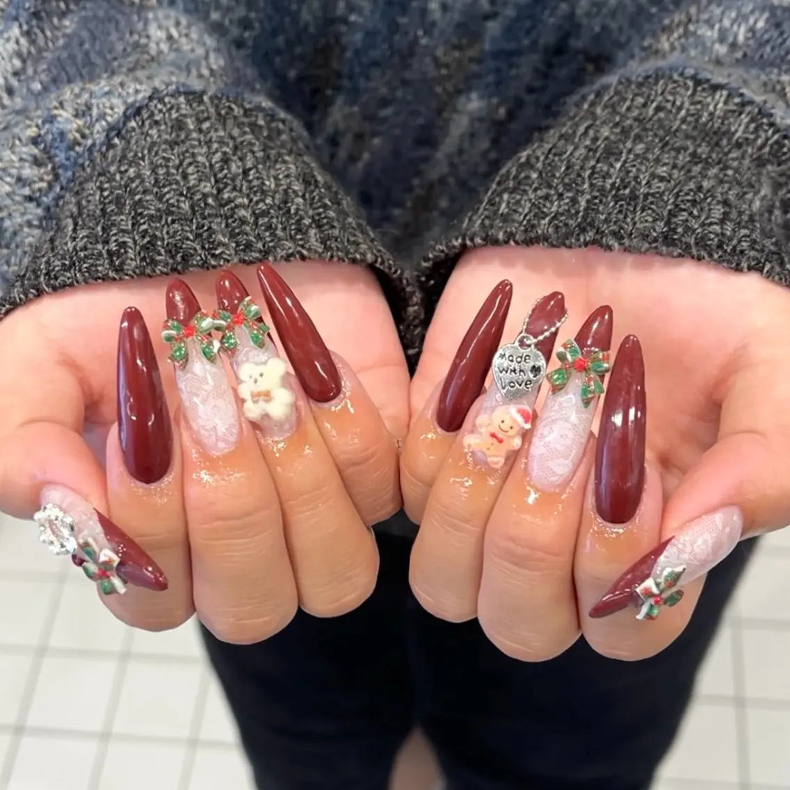 ネイル ボルドー レース ロングネイル 冬ネイル クリスマス ハンドネイル 横浜Nailist 𝜗𝜚春菜のネイルデザイン