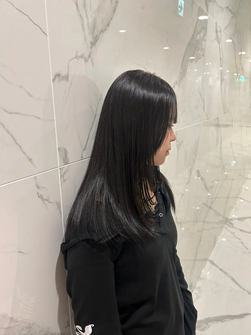 セミロング カラー 透明感カラー グレージュ 舛田 心優のヘアスタイル