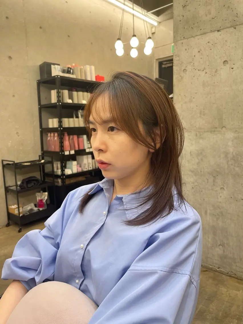 セミロング 顔周りカット レイヤーカット トリートメント カット まとまるレイヤー カット/透明感カラーのヘアスタイル