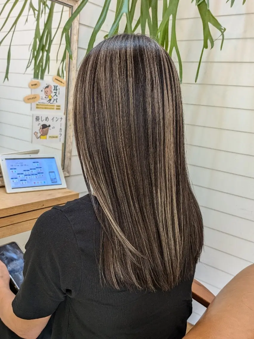 ロング カラー ベージュカラー ブリーチ ブラウンカラー ダブルカラー グレージュ 奥田 誠司のヘアスタイル