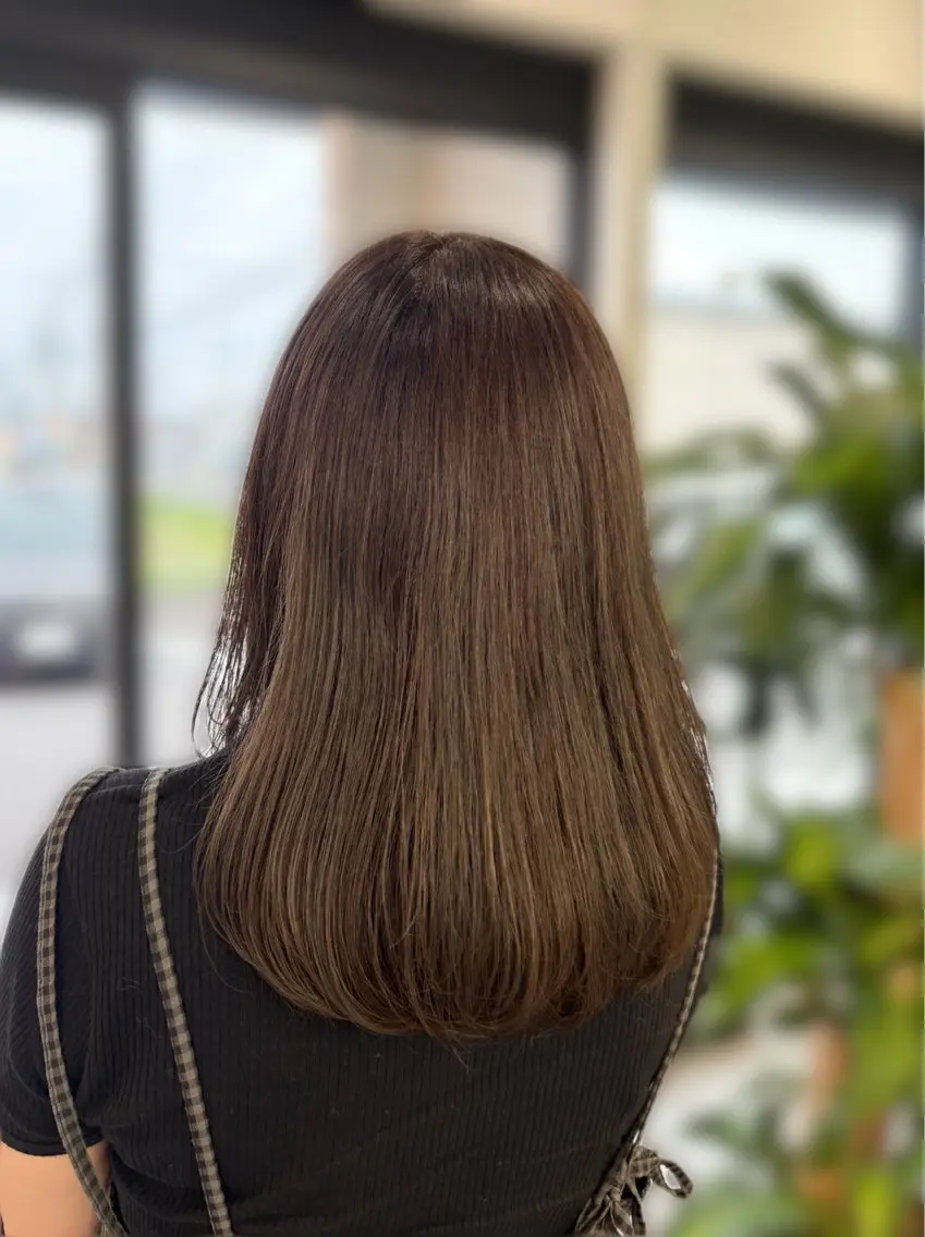 ロング カラー ブラウンカラー オリーブブラウン カット ヘアカラー 彦坂 優月のヘアスタイル
