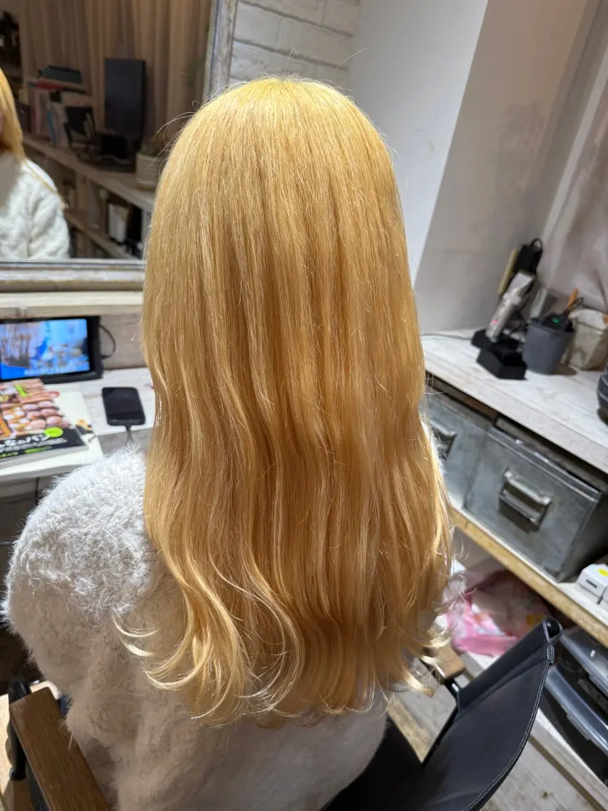カラー 抜きっぱなしブロンド ブロンド カット ヘアカラー トリートメント 透明感カラー/パーマ 🌀アオノのヘアスタイル