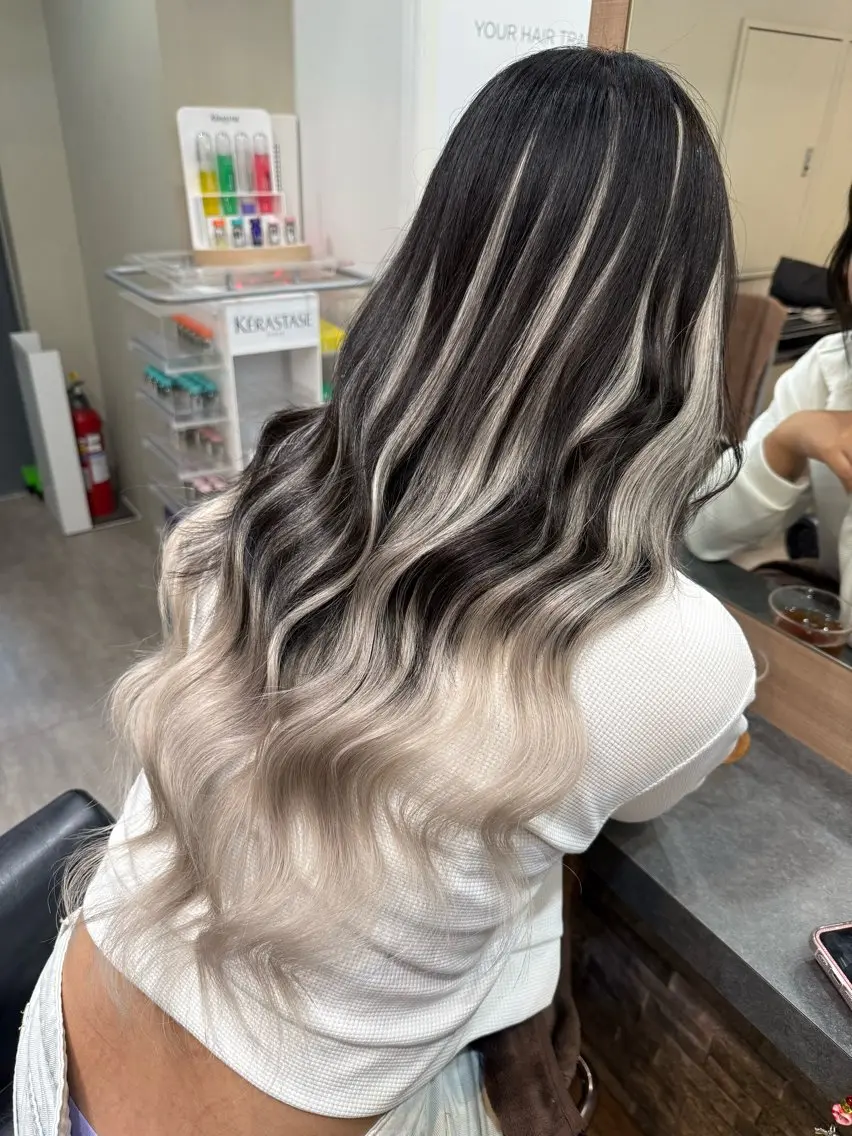 ロング カット ヘアカラー エクステ RIEブリーチ& エクステ特化型のヘアスタイル