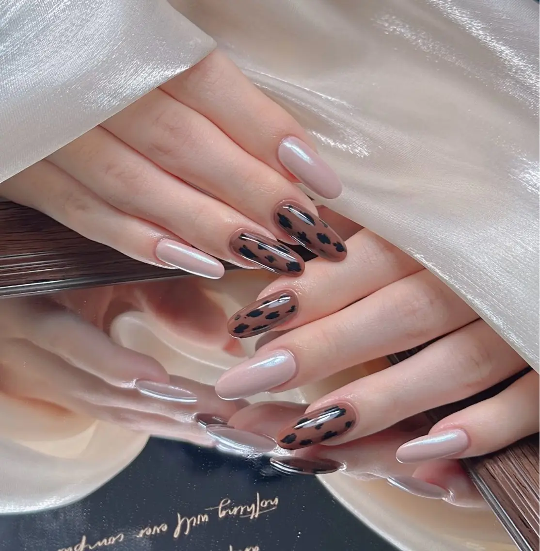 ネイル アートネイル チークネイル 長さ出し フラッシュネイル キラキラネイル ハンドネイル ハンドケア For you. Nail Salonのネイルデザイン