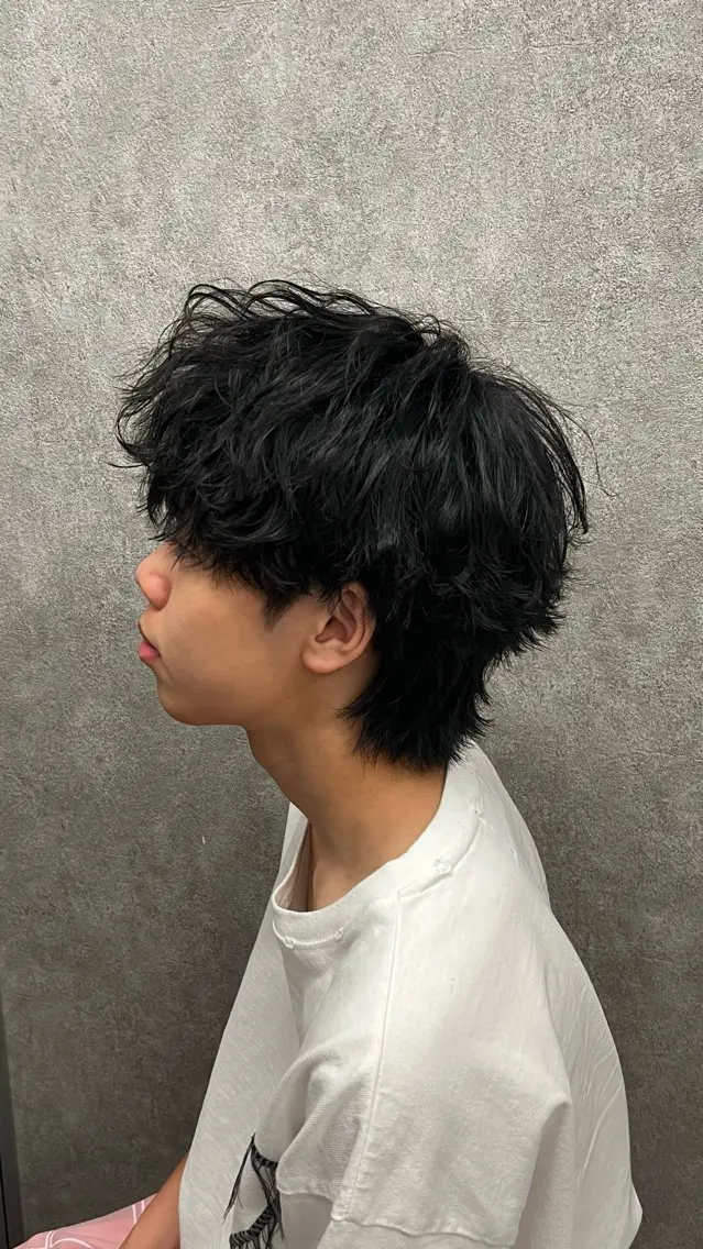 ミディアム パーマ メンズ 波巻きパーマ メンズウルフカット くびれヘア ウルフカット カット パーマ メンズウルフ特化🐺 🔥長山耕大🔥のヘアスタイル