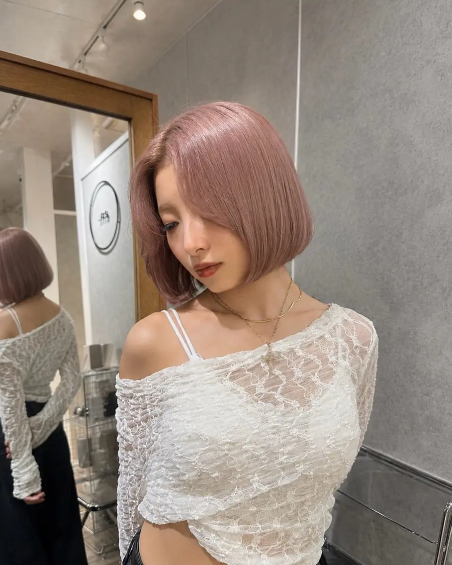 ショート カラー ヘアアレンジ タイトボブ個性派カラ ーAKANEのヘアスタイル