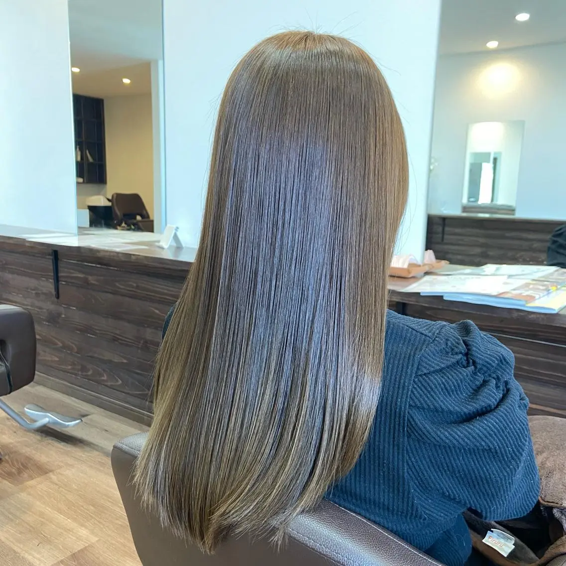 ロング トリートメント ヘアカラー 岩﨑 智穂のヘアスタイル