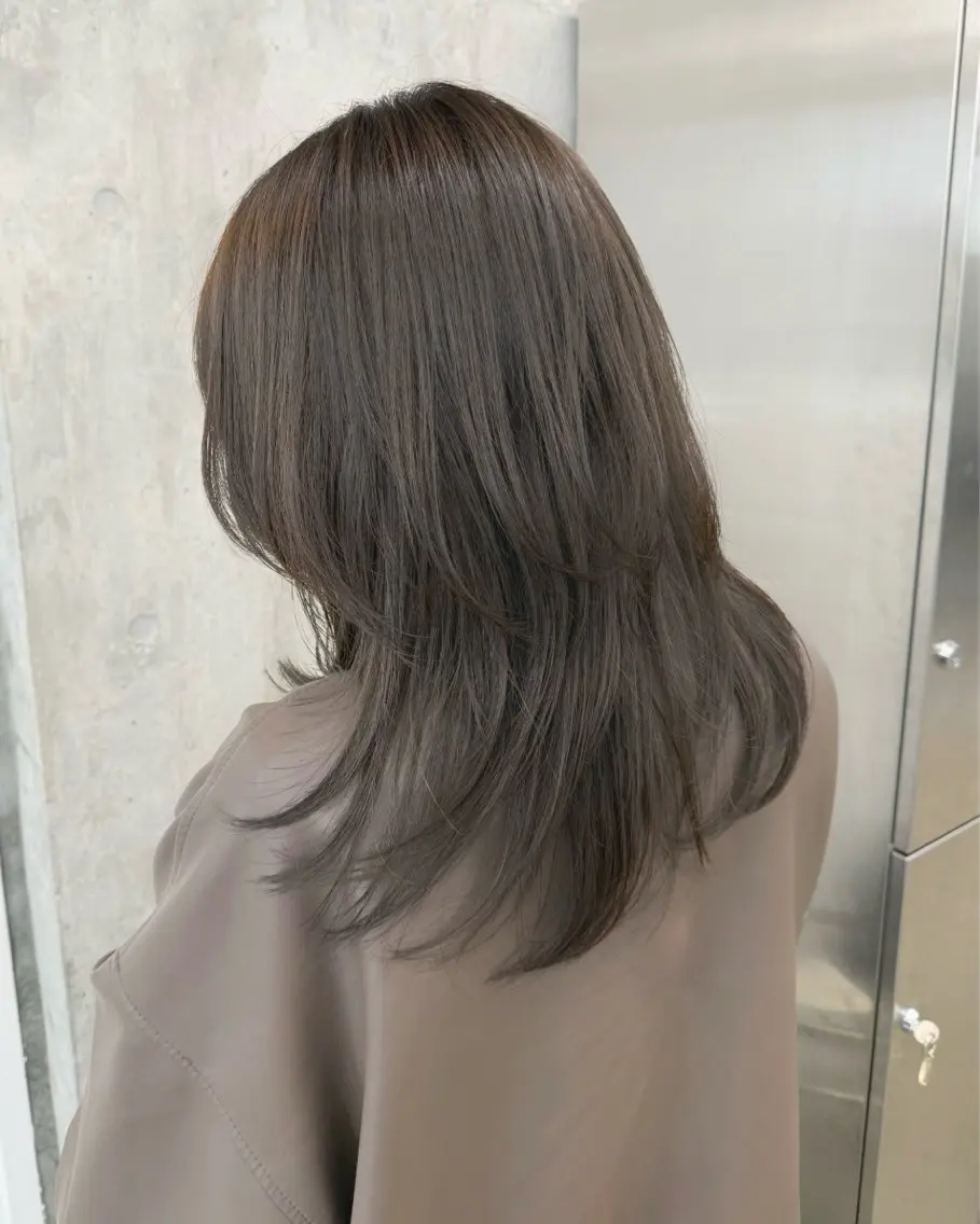 ミディアム カラー グレージュ カット ヘアカラー トリートメント 高橋大樹/グレー ジュ/ブリーチなしのヘアスタイル
