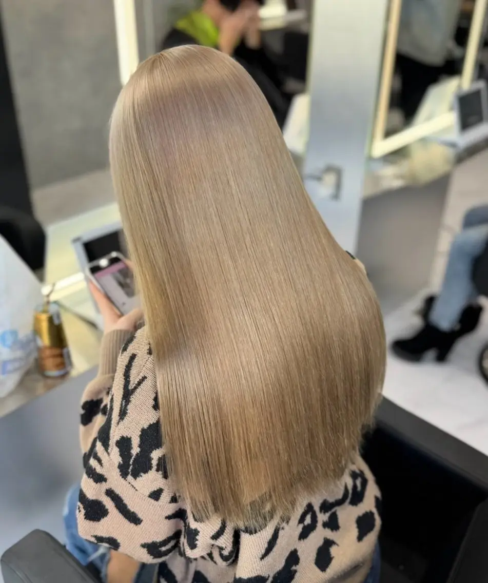 ロング カラー ベージュカラー ミルクティーベージュ 中村 さきのヘアスタイル