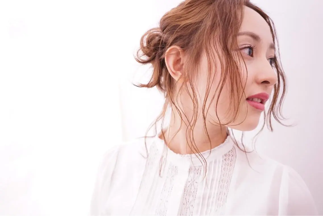セミロング カラー パーマ ヘアアレンジ おくれ毛 ヘアカラー 可愛いを作る神 ナオヒロのヘアスタイル